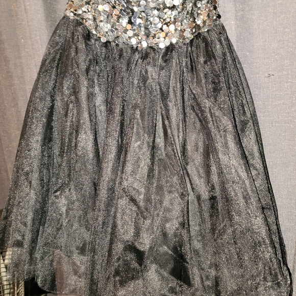 Dress - Picture 3 of 4